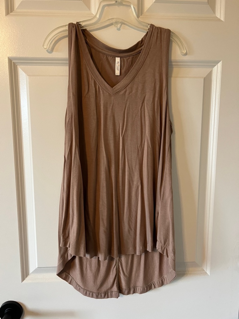 BE COOL Women's V-Neck Sleeveless Tunic Tank Top - Taupe